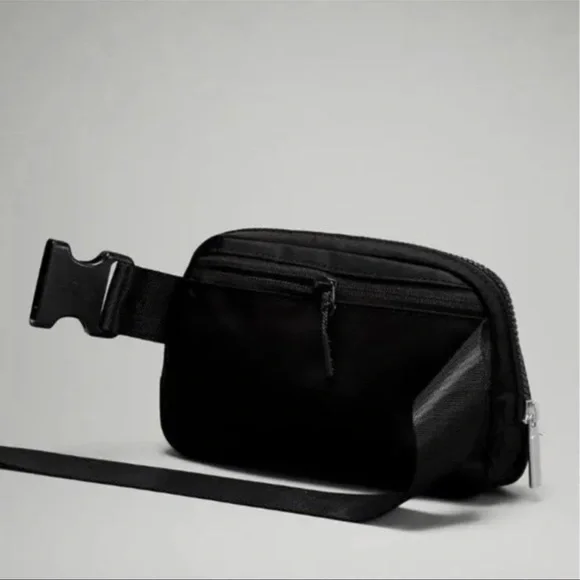 Lululemon Everywhere Belt Bag Black 1L - Picture 8 of 8